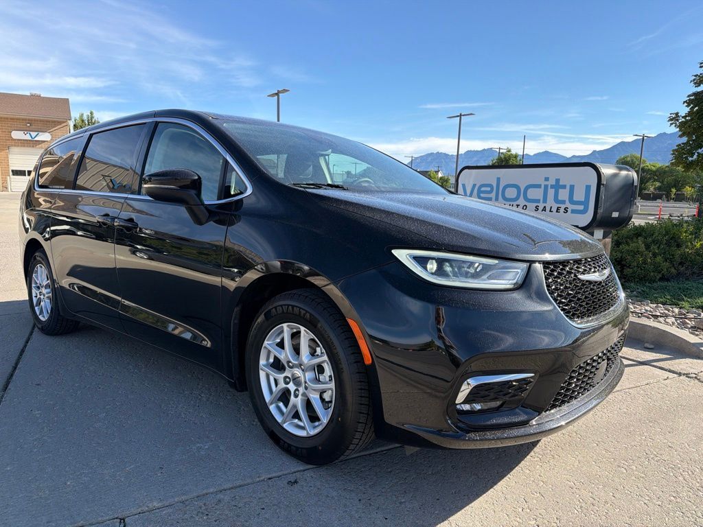 2023 CHRYSLER Pacifica