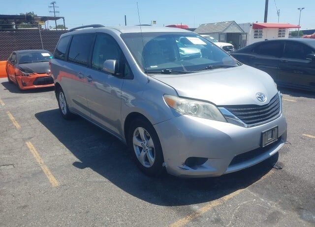 2014 TOYOTA Sienna