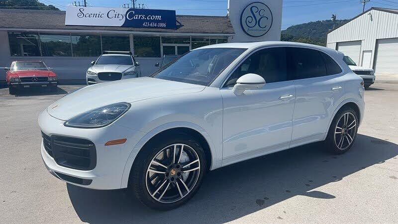 2022 PORSCHE Cayenne