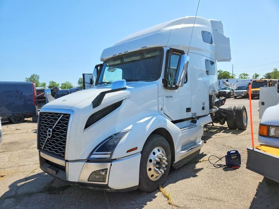 2022 VOLVO TRUCK VNL