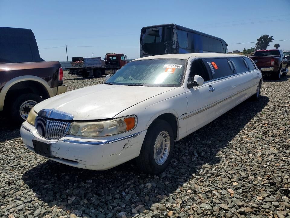 2001 LINCOLN Town Car