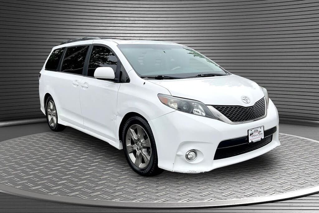 2012 TOYOTA Sienna