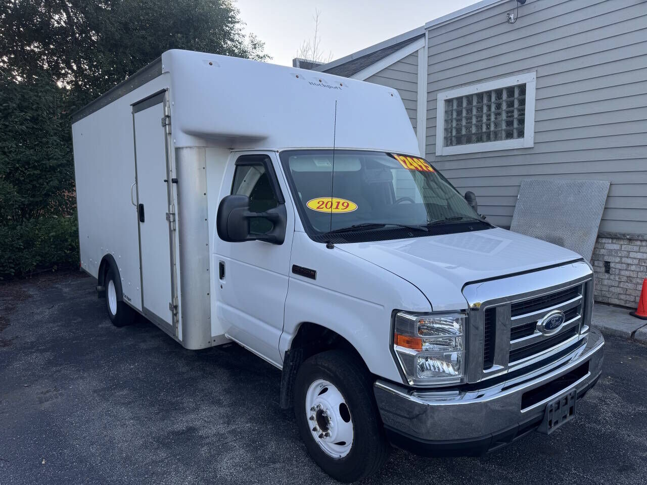 2019 FORD E-450