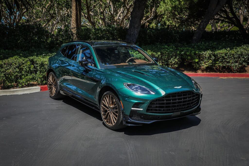 2025 ASTON MARTIN DBX