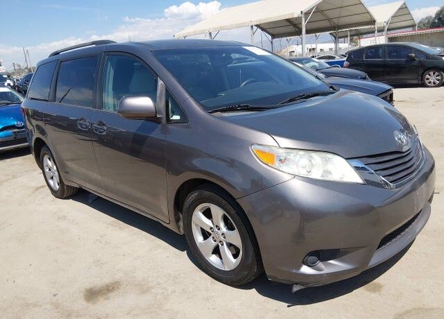 2015 TOYOTA Sienna