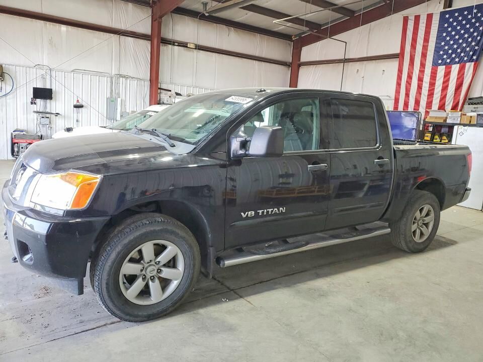 2013 NISSAN Titan