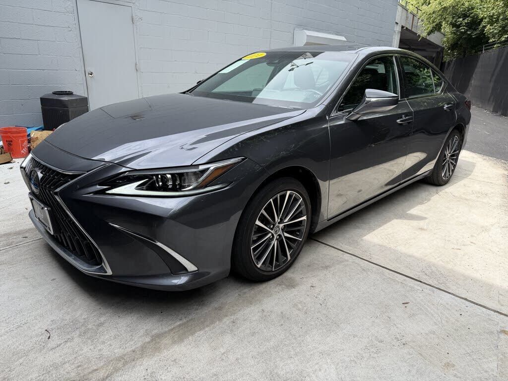 2024 LEXUS ES