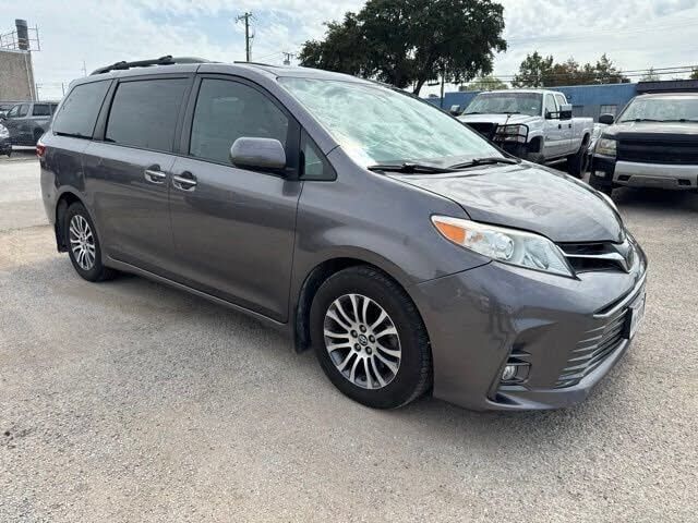 2018 TOYOTA Sienna