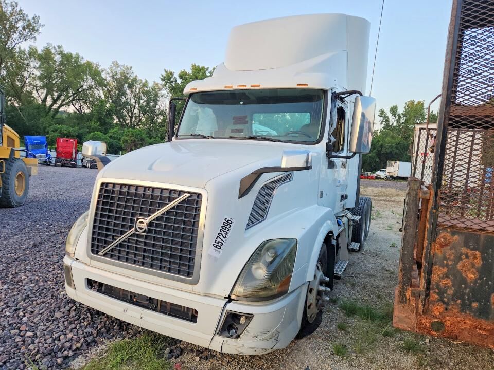 2017 VOLVO TRUCK VNL