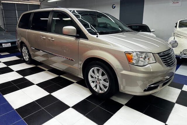 2013 CHRYSLER Town and Country