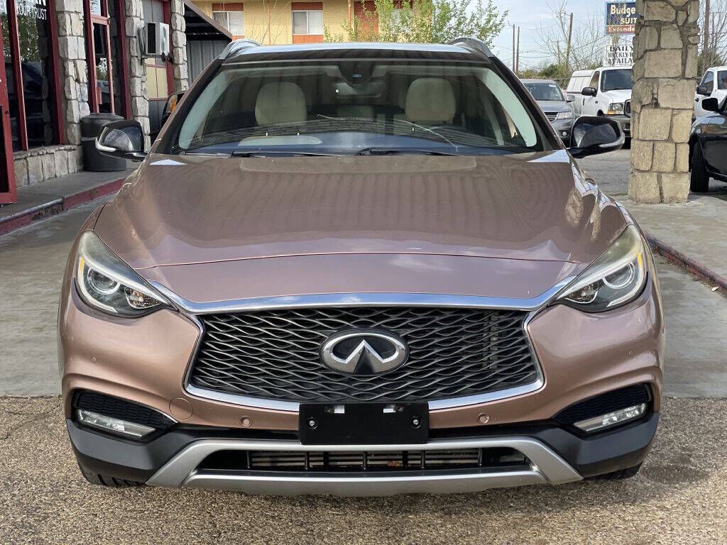 2017 INFINITI QX30