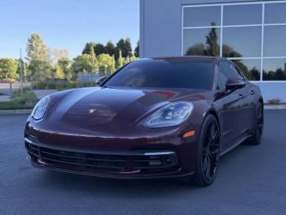 2018 PORSCHE Panamera