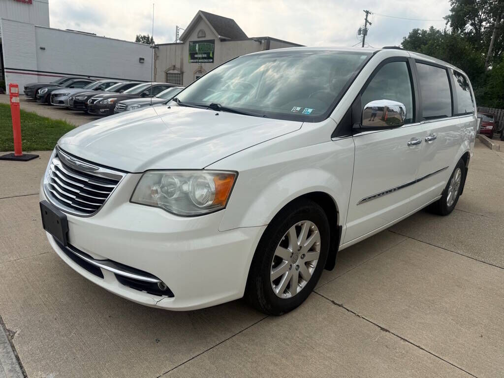 2012 CHRYSLER Town and Country