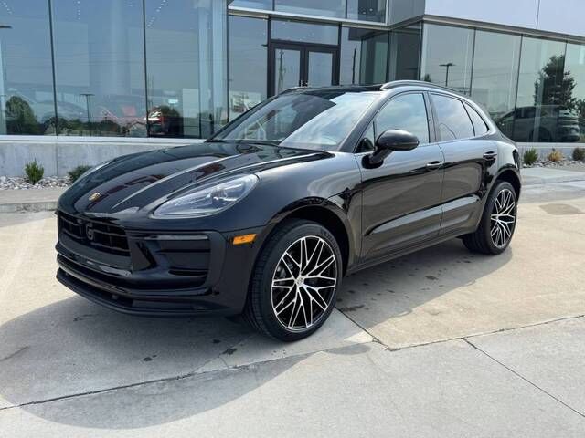 2026 PORSCHE Macan