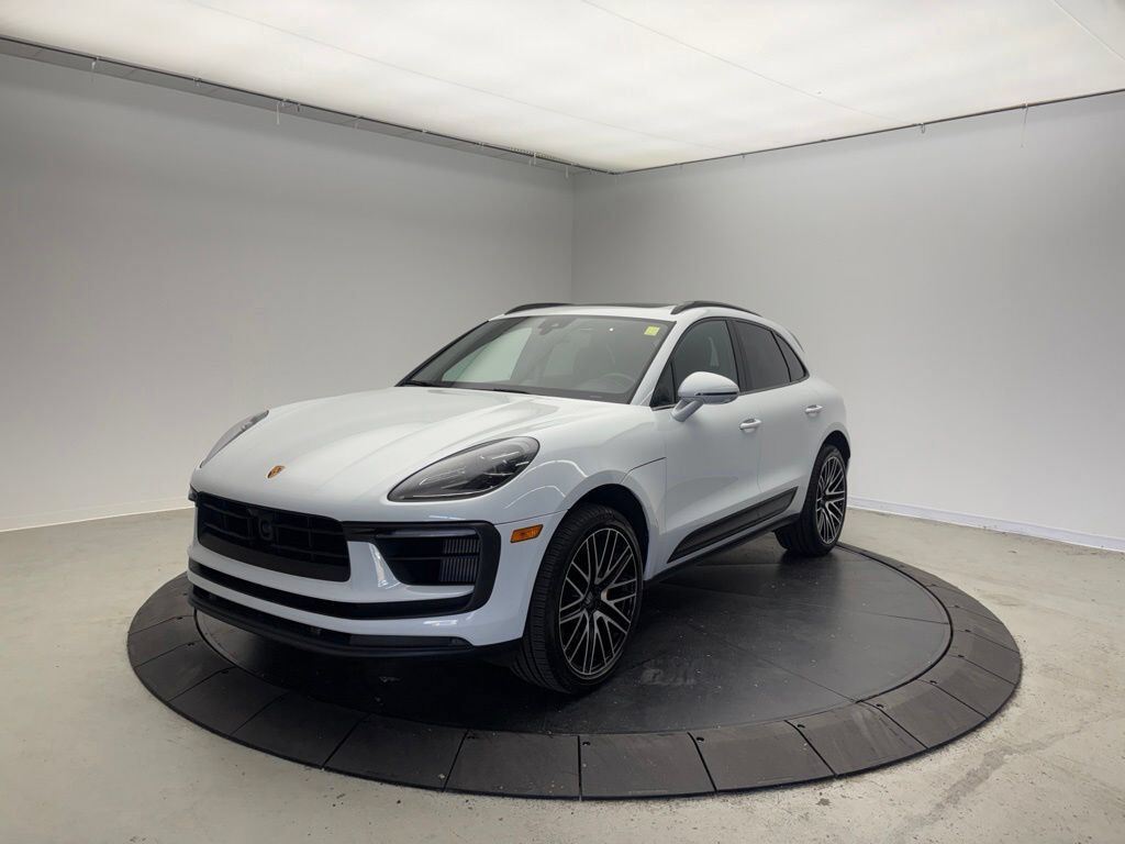 2024 PORSCHE Macan