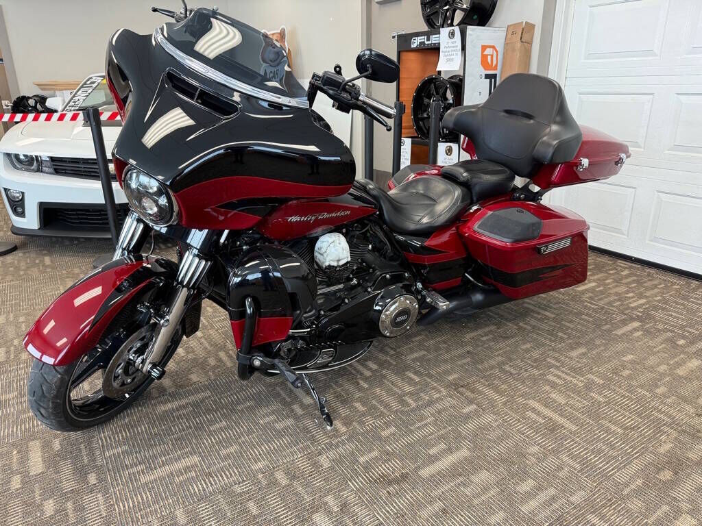 2017 HARLEY DAVIDSON FLHXSE / CVO Street Glide