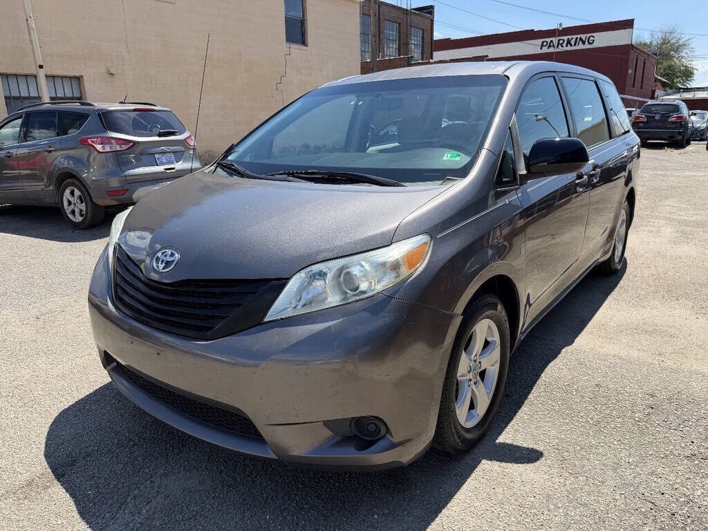 2011 TOYOTA Sienna