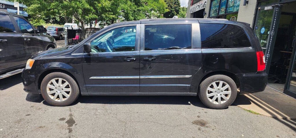 2013 CHRYSLER Town and Country