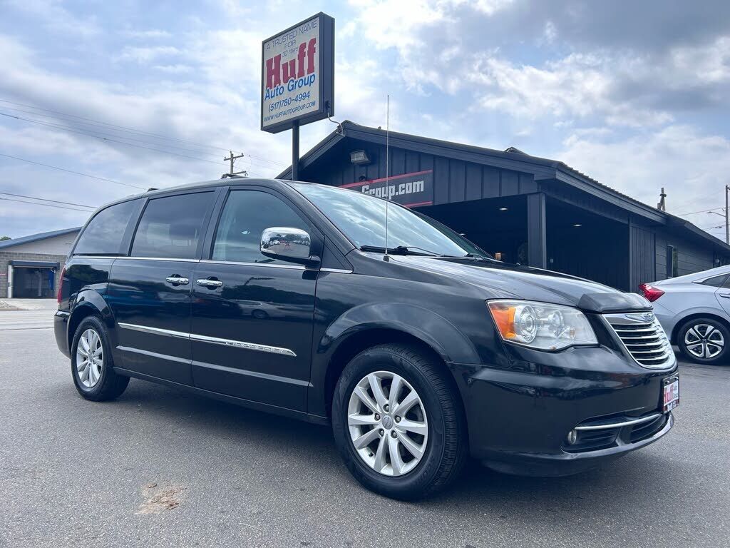 2016 CHRYSLER Town and Country