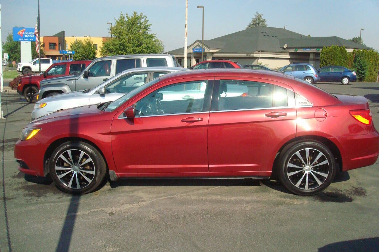 2013 CHRYSLER 200