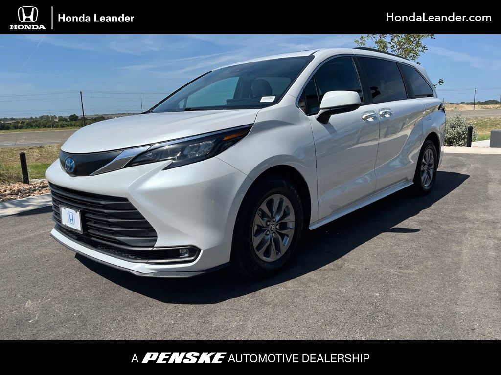 2025 TOYOTA Sienna