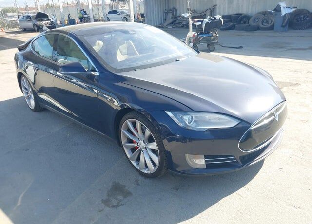 2015 TESLA Model S