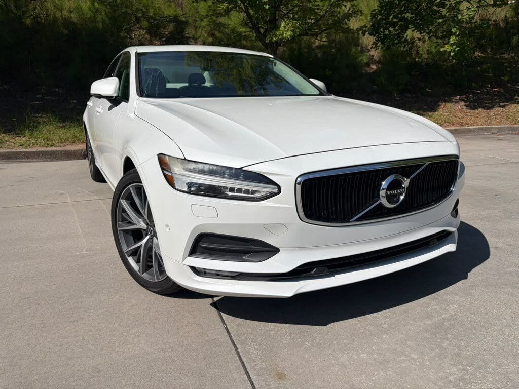 2017 VOLVO S90