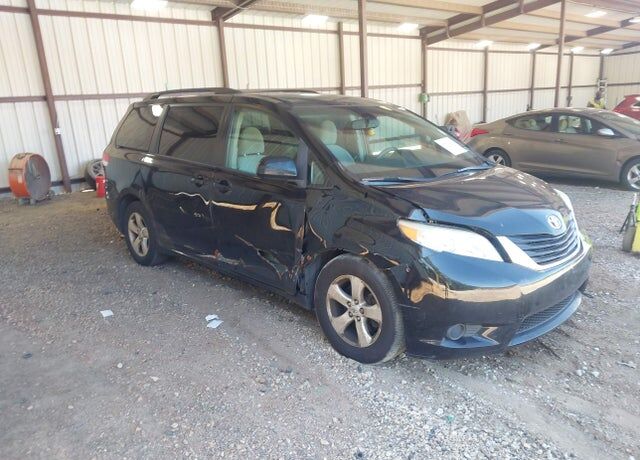 2011 TOYOTA Sienna
