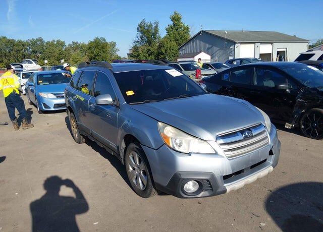 2013 SUBARU Outback