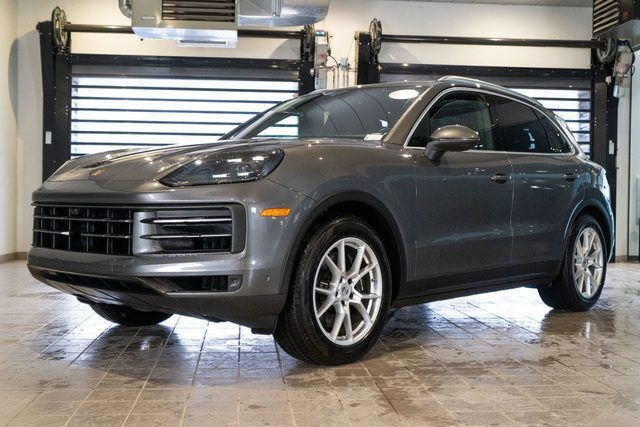 2025 PORSCHE Cayenne