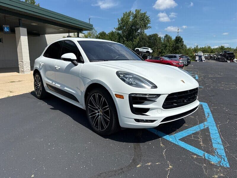 2017 PORSCHE Macan
