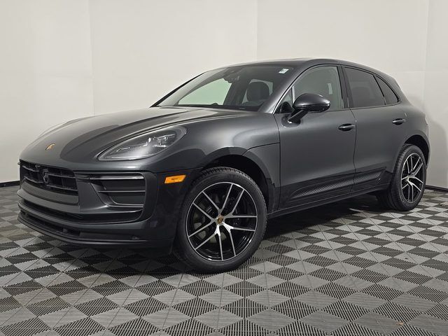 2026 PORSCHE Macan