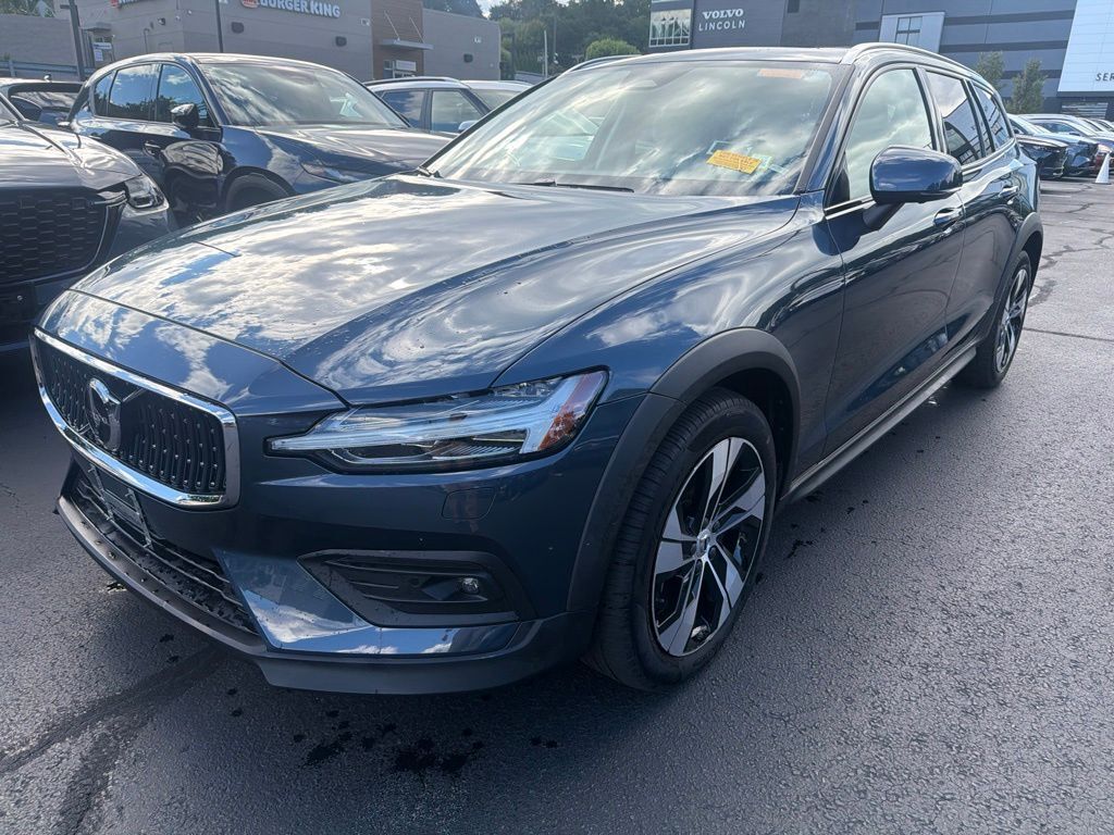2024 VOLVO V60CC