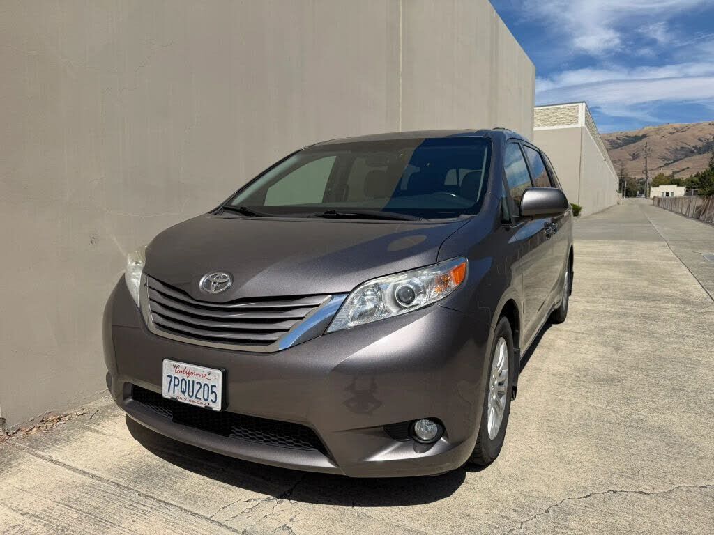 2017 TOYOTA Sienna