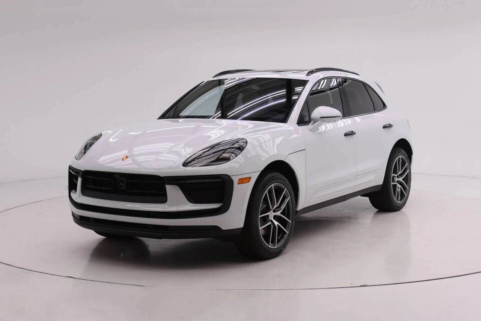 2026 PORSCHE Macan