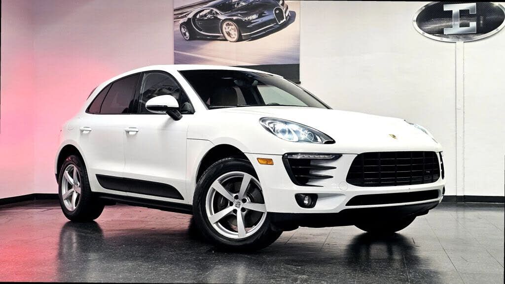 2018 PORSCHE Macan