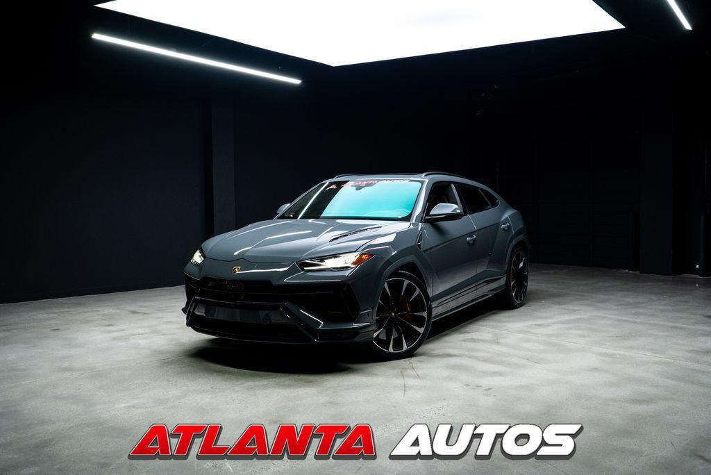 2023 LAMBORGHINI URUS