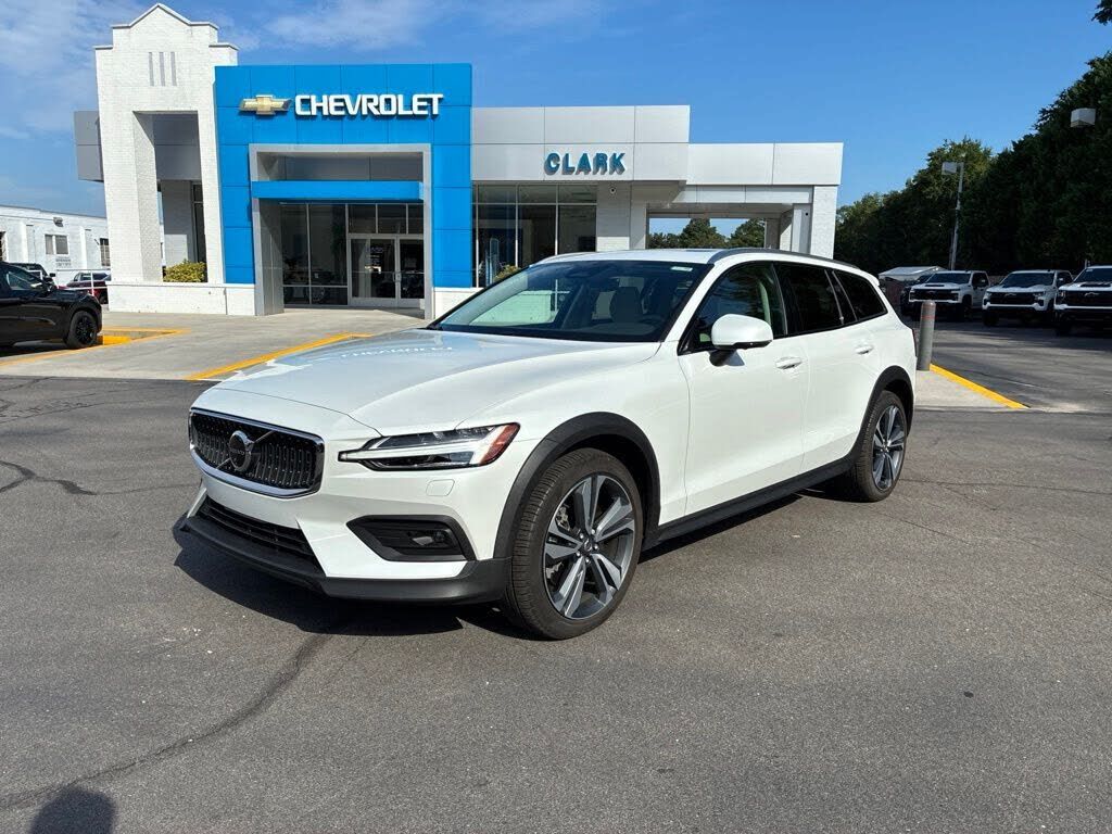 2026 VOLVO V60CC