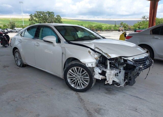 2017 LEXUS ES