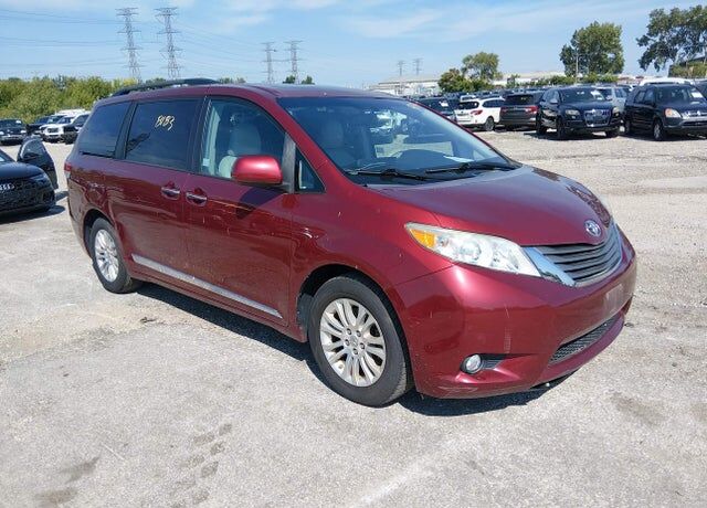 2012 TOYOTA Sienna