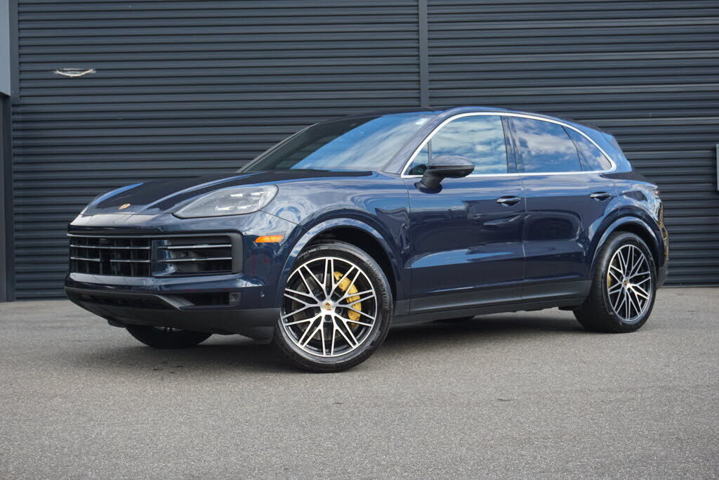 2024 PORSCHE Cayenne