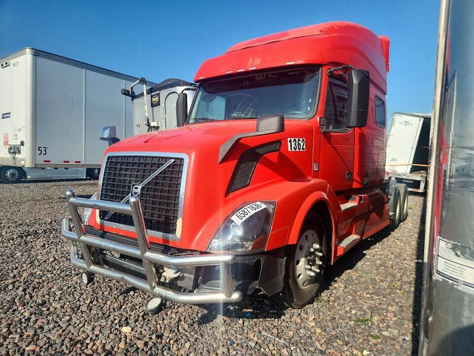 2015 VOLVO TRUCK VNL