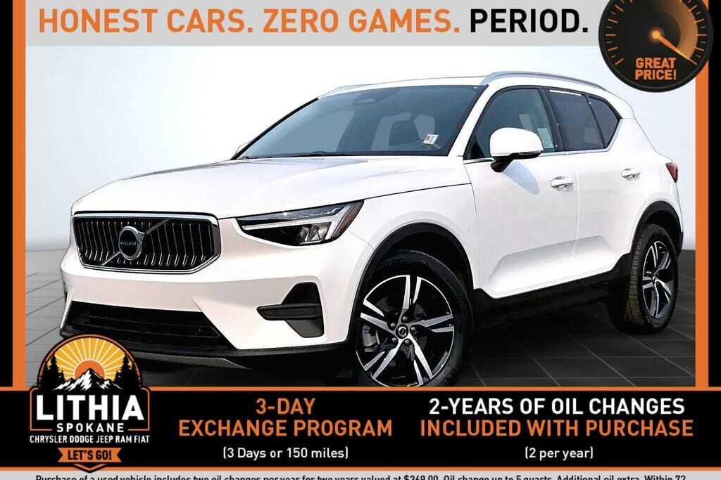 2025 VOLVO XC40