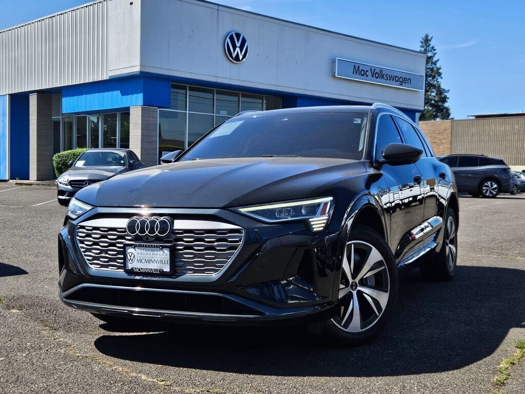 2024 AUDI Q8