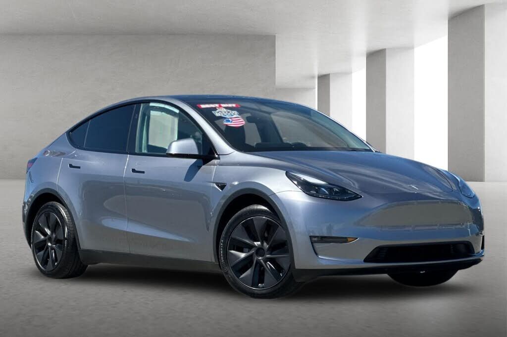 2025 TESLA Model Y