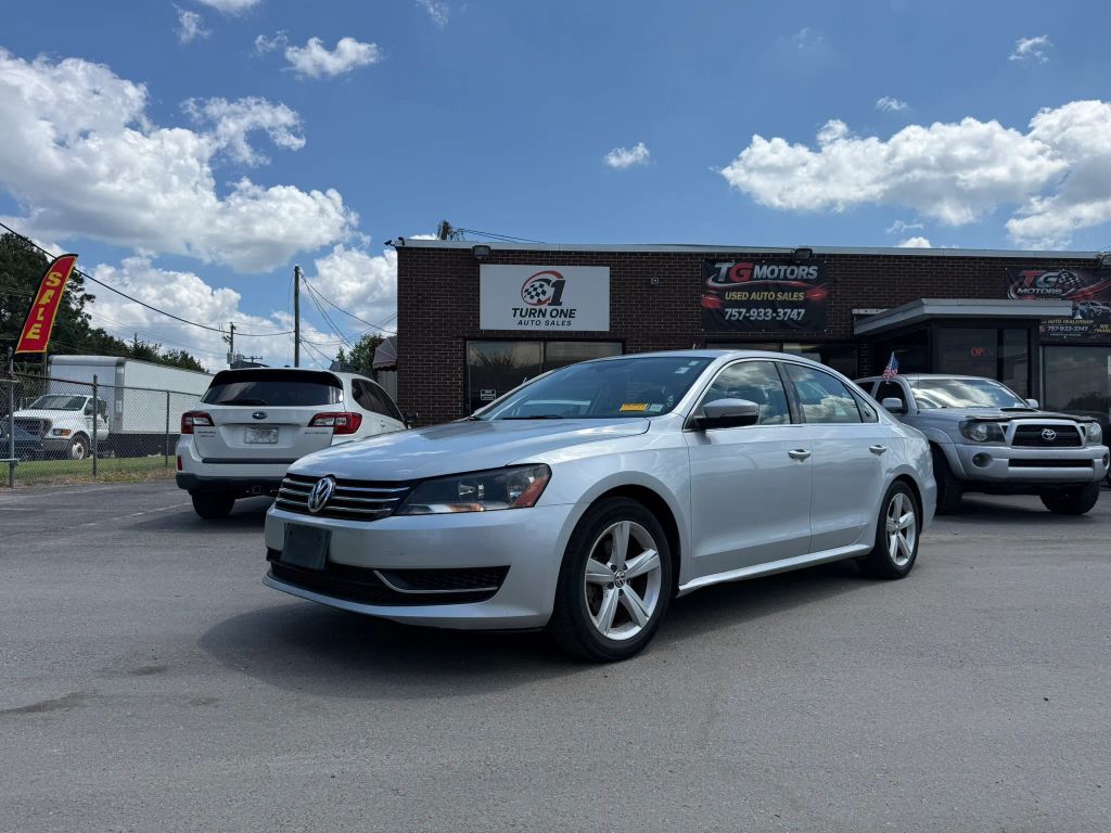 2012 VOLKSWAGEN Passat