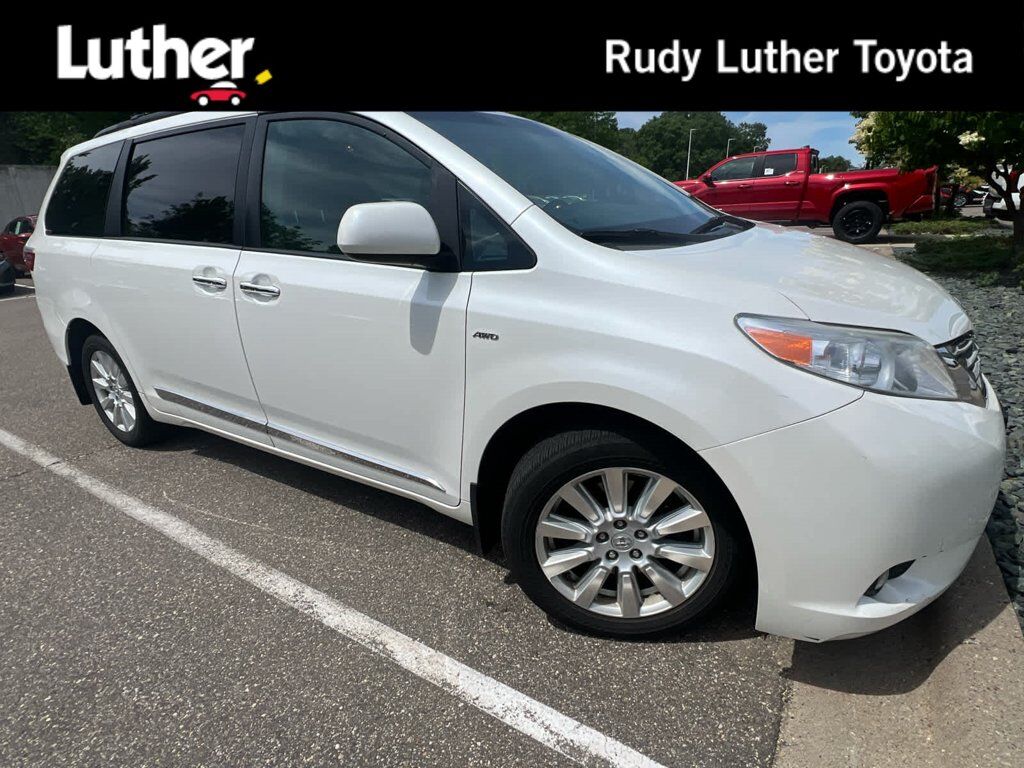 2017 TOYOTA Sienna