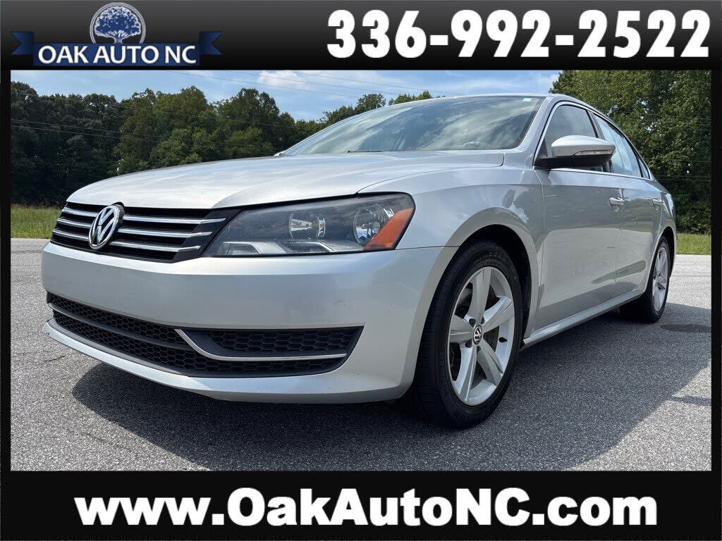 2012 VOLKSWAGEN Passat