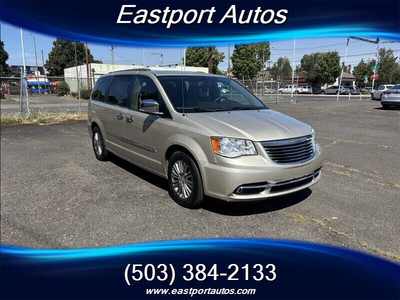 2015 CHRYSLER Town and Country