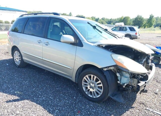2010 TOYOTA Sienna